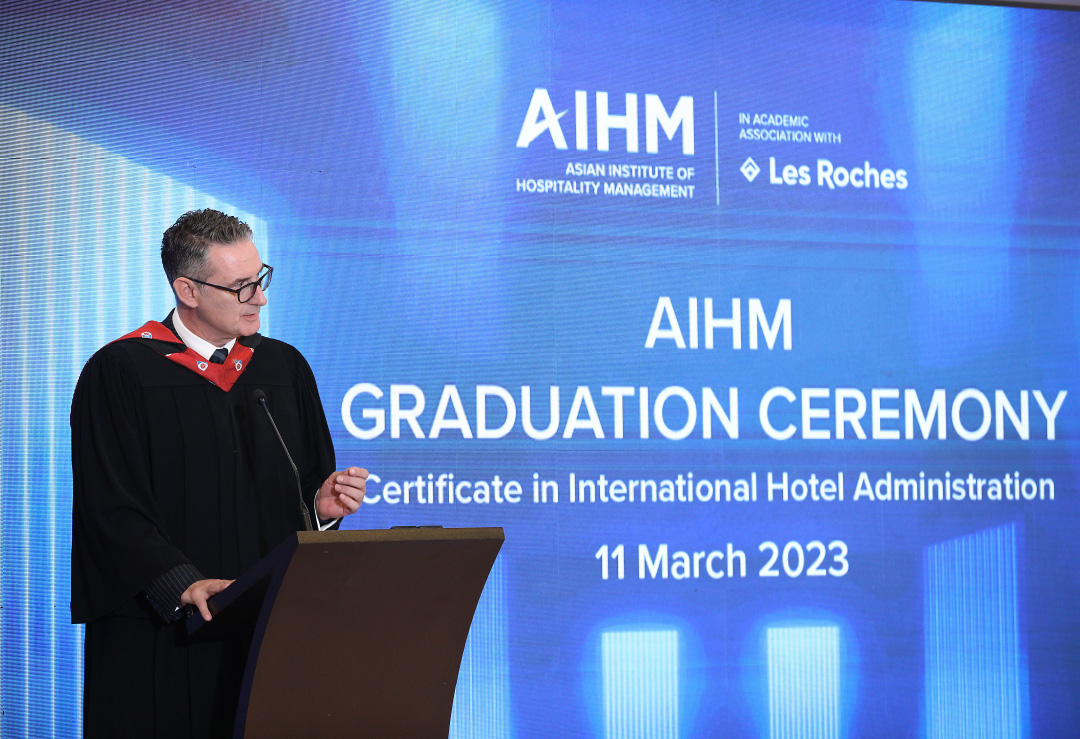 AIHM_Blog_Meet-the-Instructor_Warren4