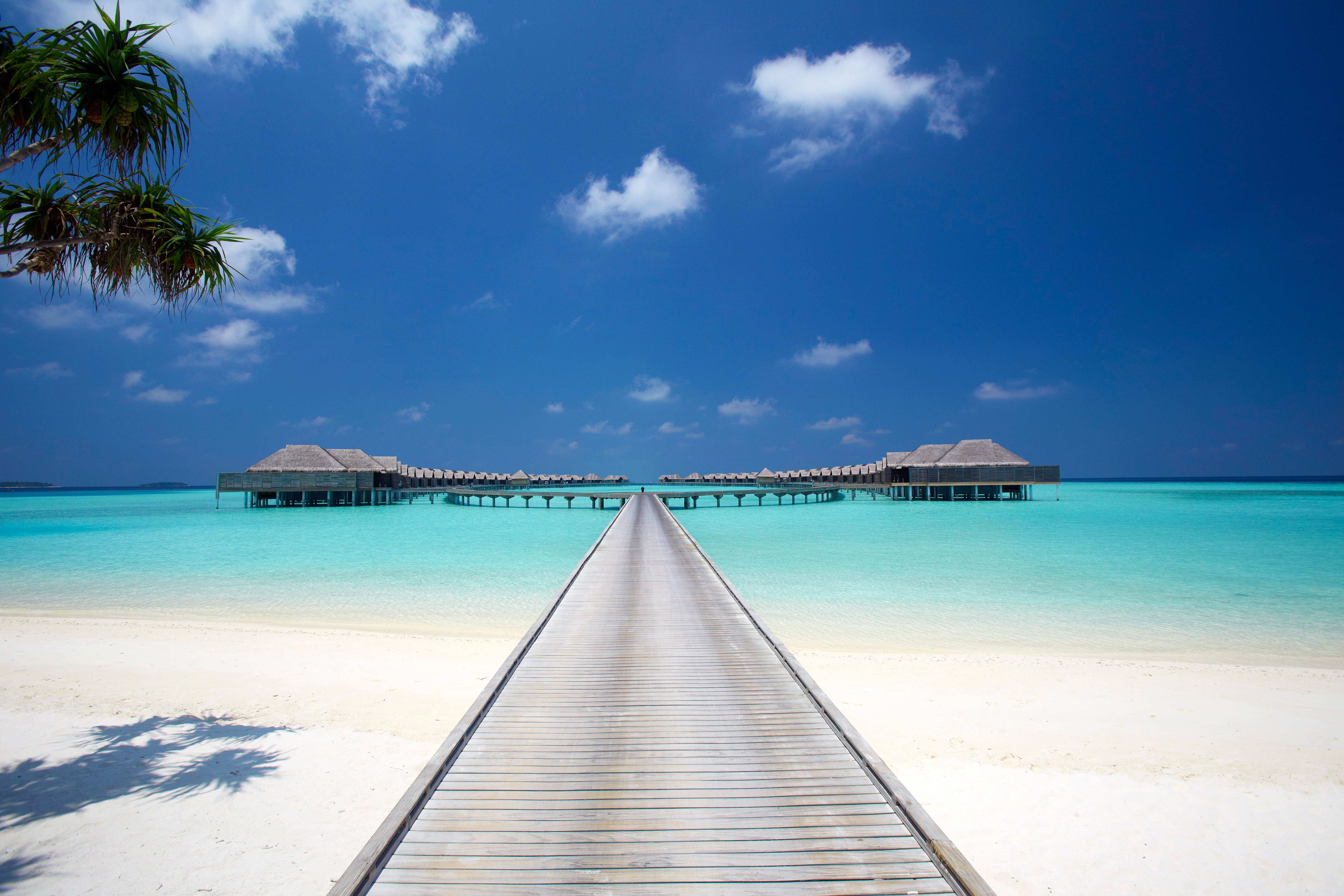 ANANTARA KIHAVAH VILLAS_ over water accommodation boardwalk